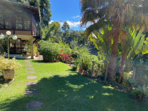 Refúgio Tranquilo na Natureza com Casa de Festas: Perfeito para Família e Amigos